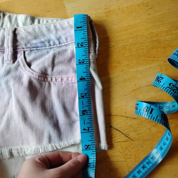 Size 25 Guess Shorts - Picture 10 of 12